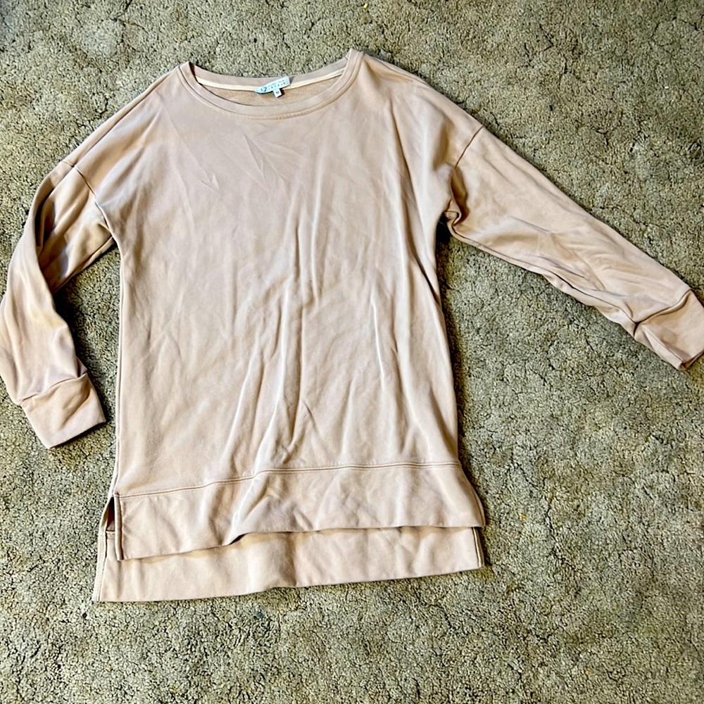 Women’s LN CZ Collection by Cezele cream/tan sweatshirt w/side slits size M